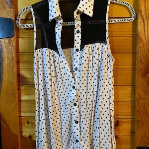 Forever 21 Lace Trim Sleeveless Button Up